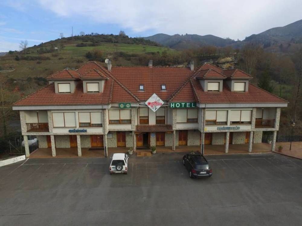 Hotel El Capitan Onís Exterior foto